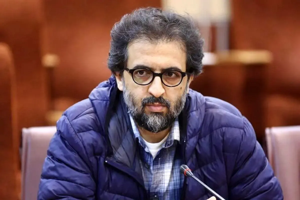 {{ speaker.firstName }} {{speaker.lastName}}